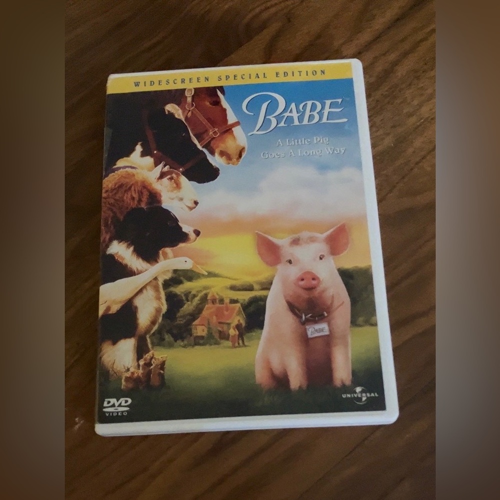 Universal Babe Widescreen Edition DVD - Multicolor Cover